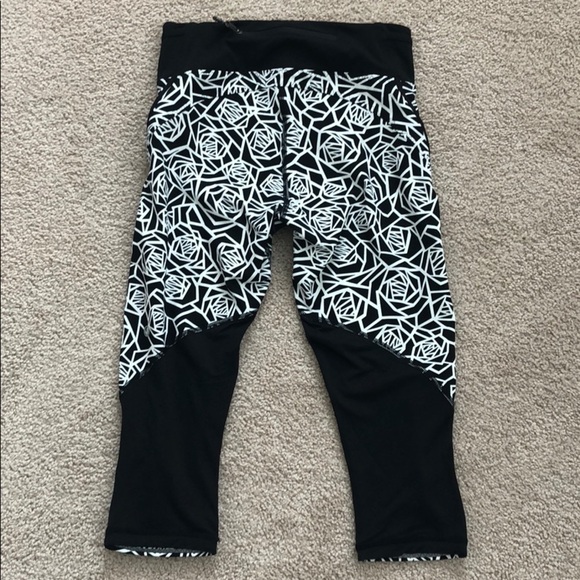 Lululemon Leggings Cropped Pants - Picture 3 of 8